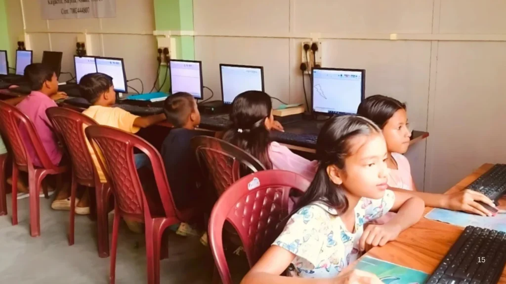 Hybrid homeschooling in India (Students at Apnipathshala pod)